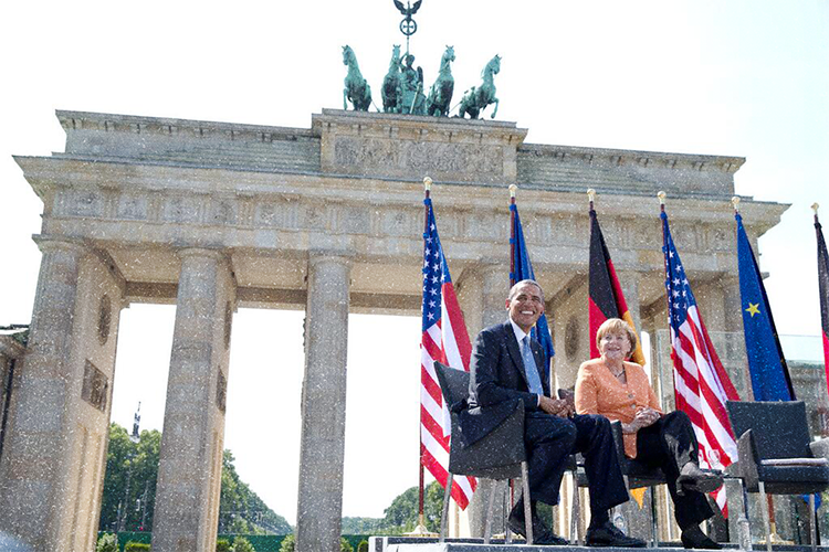 Obama_and_Merkel_at_the_Brandenburg_Gate,_2013